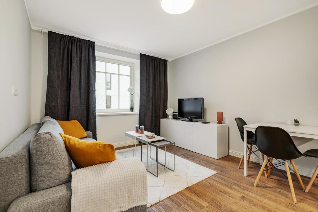 Ferienwohnung Charming 1Br In Superb Location, Free Parking & Wi-Fi Reval Exterior foto